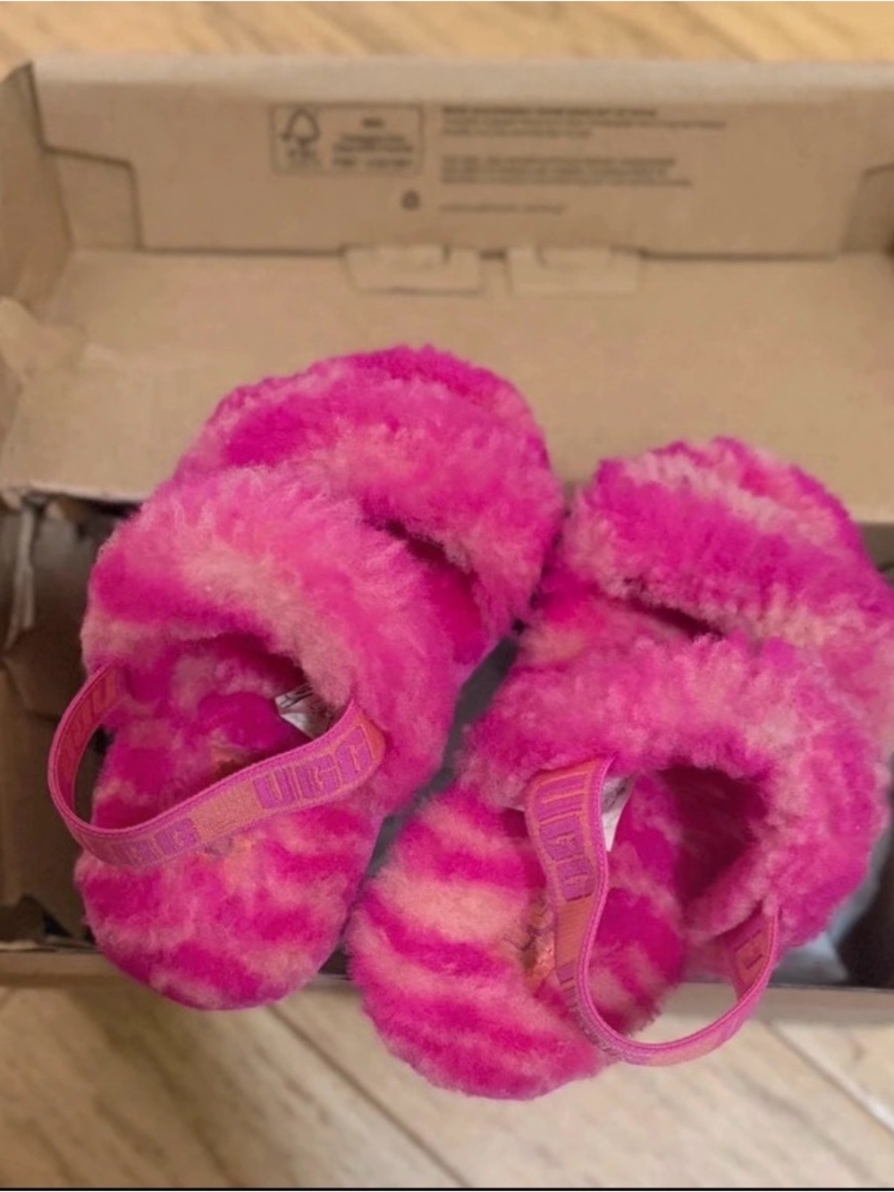 UGG slippers sz 7 little girls